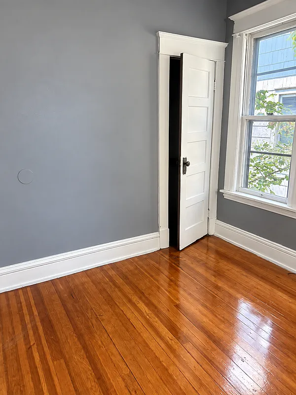 3 bed, 1.0 bath, $1,500 — Photo 3