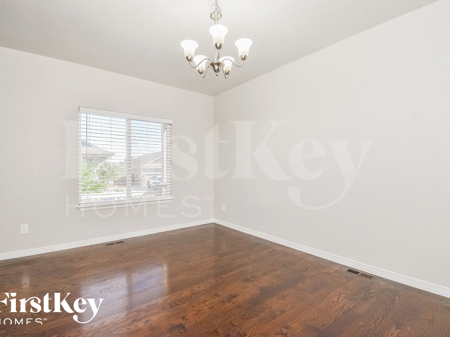 5 bed, 4.0 bath, 2800 sqft, $3,115 — Photo 4