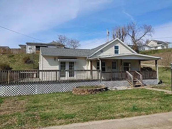 309 Poplar St, Saint Marys, WV 26170