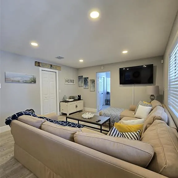 244 Lexington Dr — Photo 10