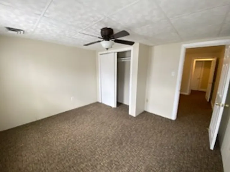 912 Salem Ave — Photo 10