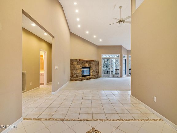 4th image of 145 Havenridge Cir