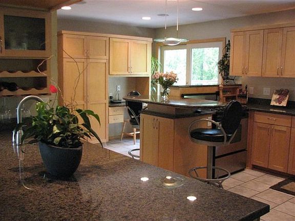 granite counters, maple cabinets, stainless appl, wet bar w/ ice maker