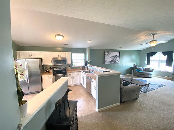 3rd image of 493 Greathouse Dr