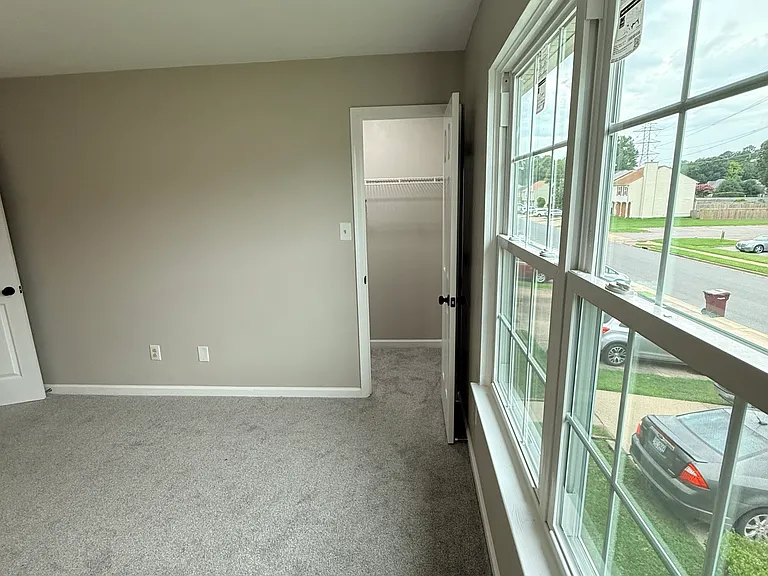 755 Huntly Dr — Photo 26