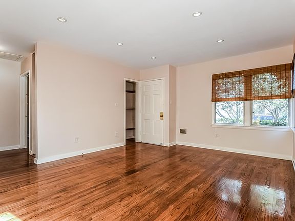 3rd image of 801 Brooks Ave