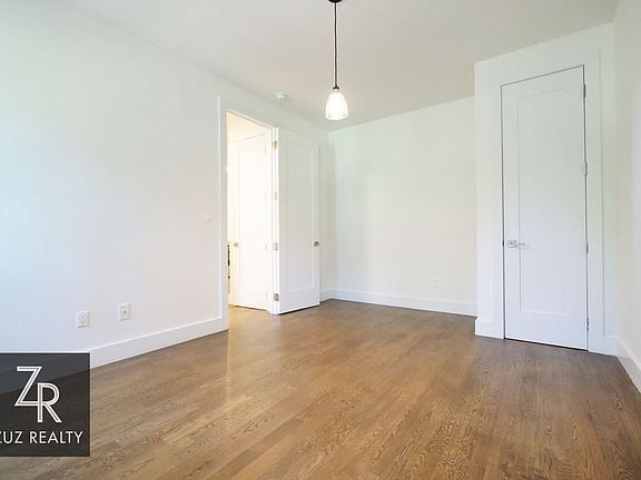 5th image of 975 Washington Ave APT 4D