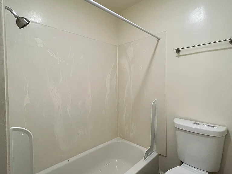 2541-2569 Le Conte Ave — Photo 22