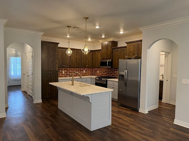 2307 Brook Ln — Photo 3