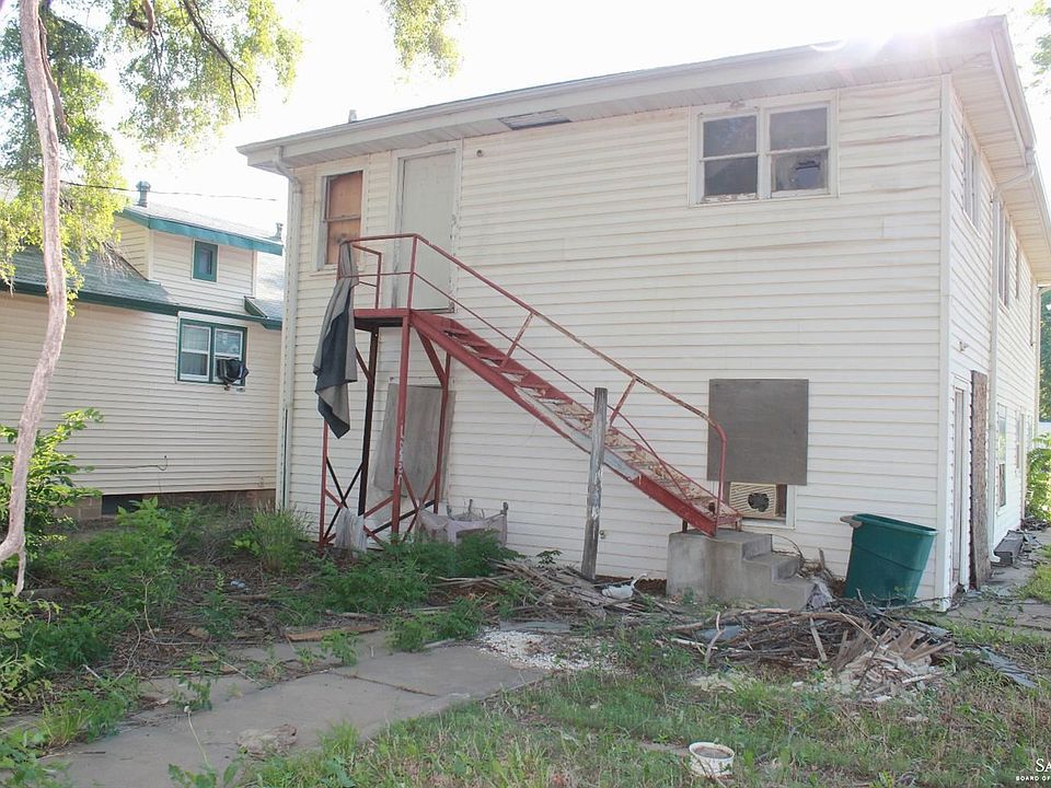 2nd image of 1001 N Santa Fe Ave