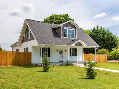 231 E Main St, Boonville, NC, 27011