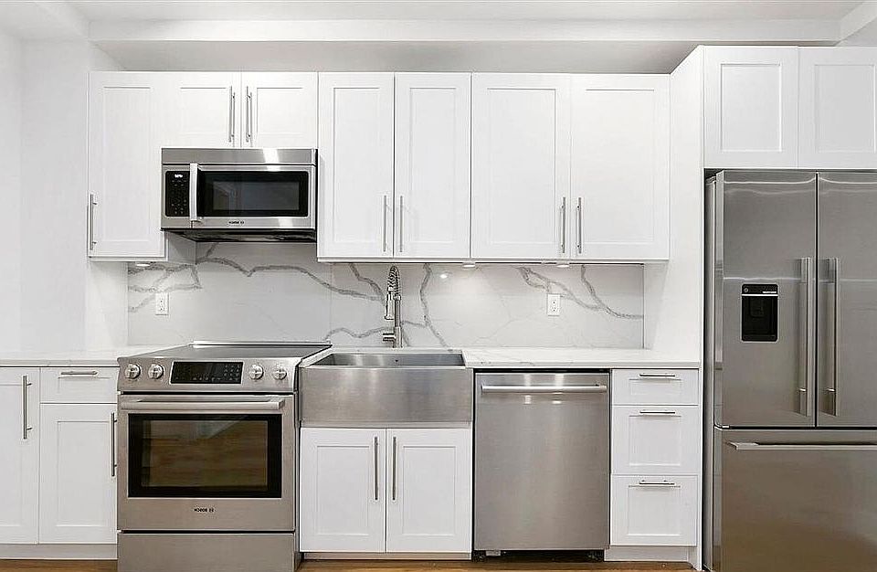 1st image of 160 E 48th St APT 4U