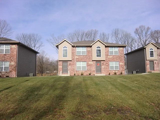1463 Village Circle Dr