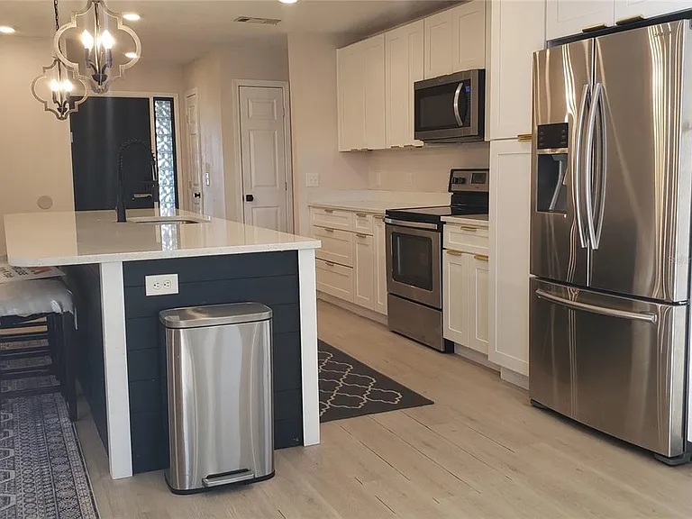 404 King Louis Ct — Photo 8
