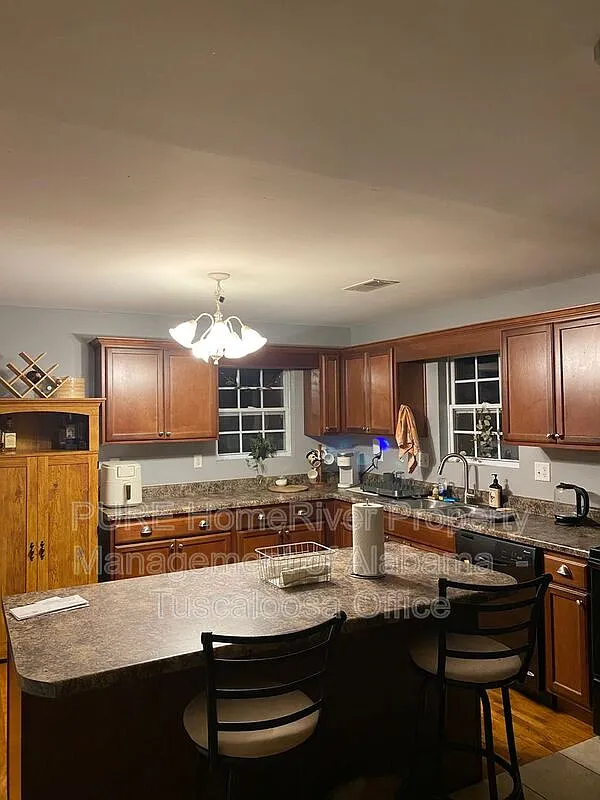 2 bed, 1.0 bath, 978 sqft, $1,350 — Photo 4