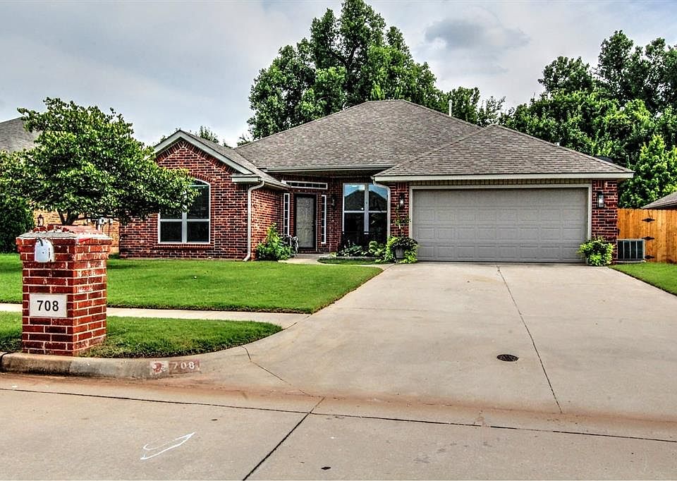 1st image of 708 E Linden Ln