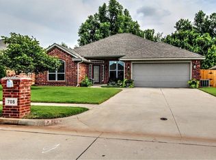 708 E Linden Ln, Mustang, OK 73064