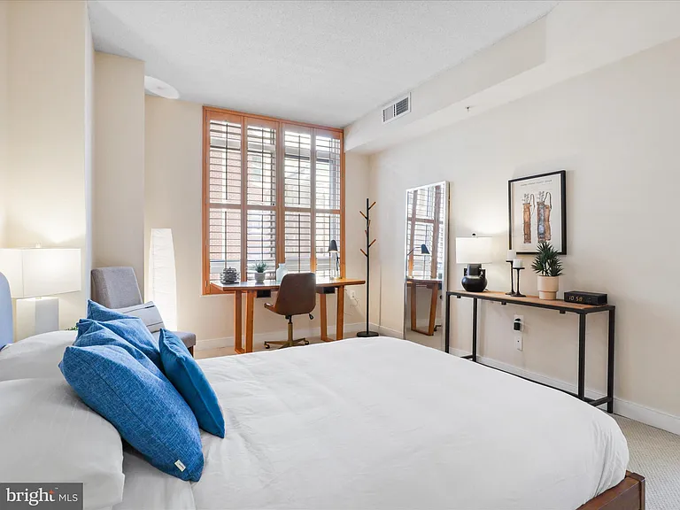 820 N Pollard St #511 — Photo 34