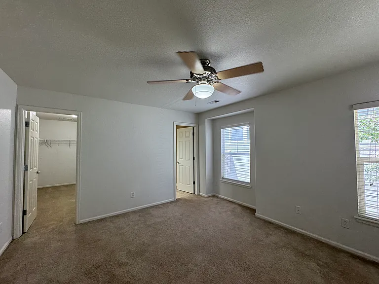 11939 Bolton Dr — Photo 7