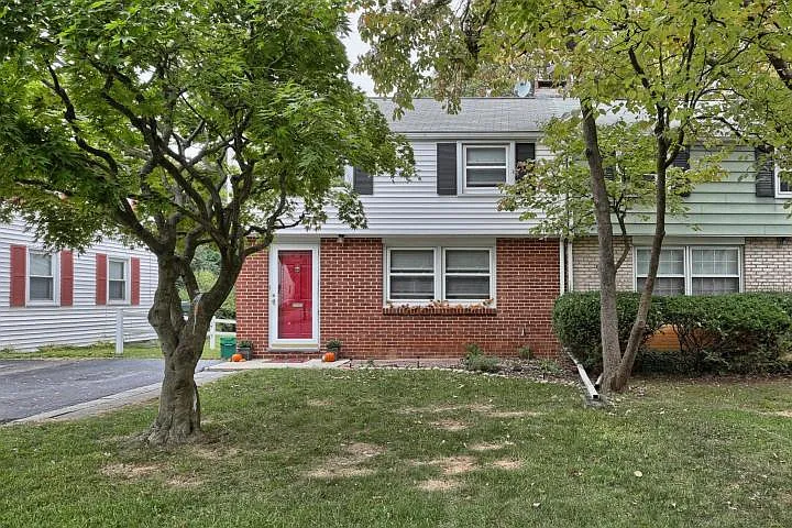 225 Elizabeth Dr photo 1