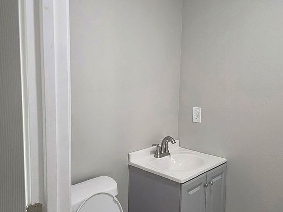4th image of 202 Barton Dr
