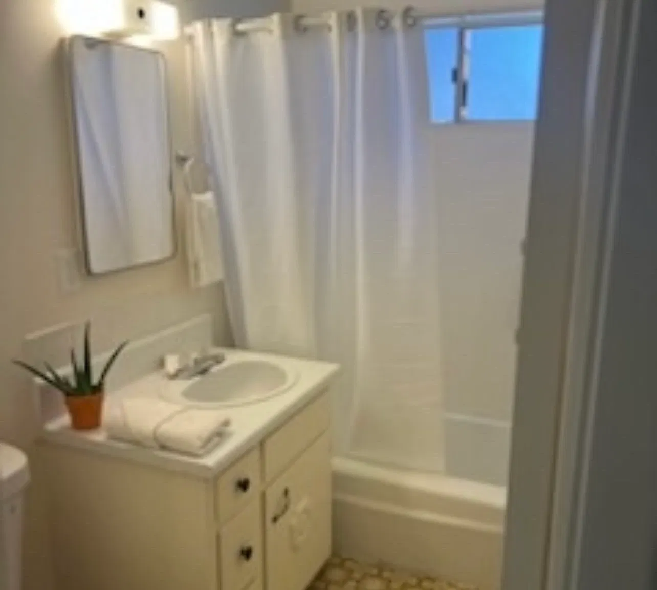 3 bed, 1038 sqft, $1,595 — Photo 3