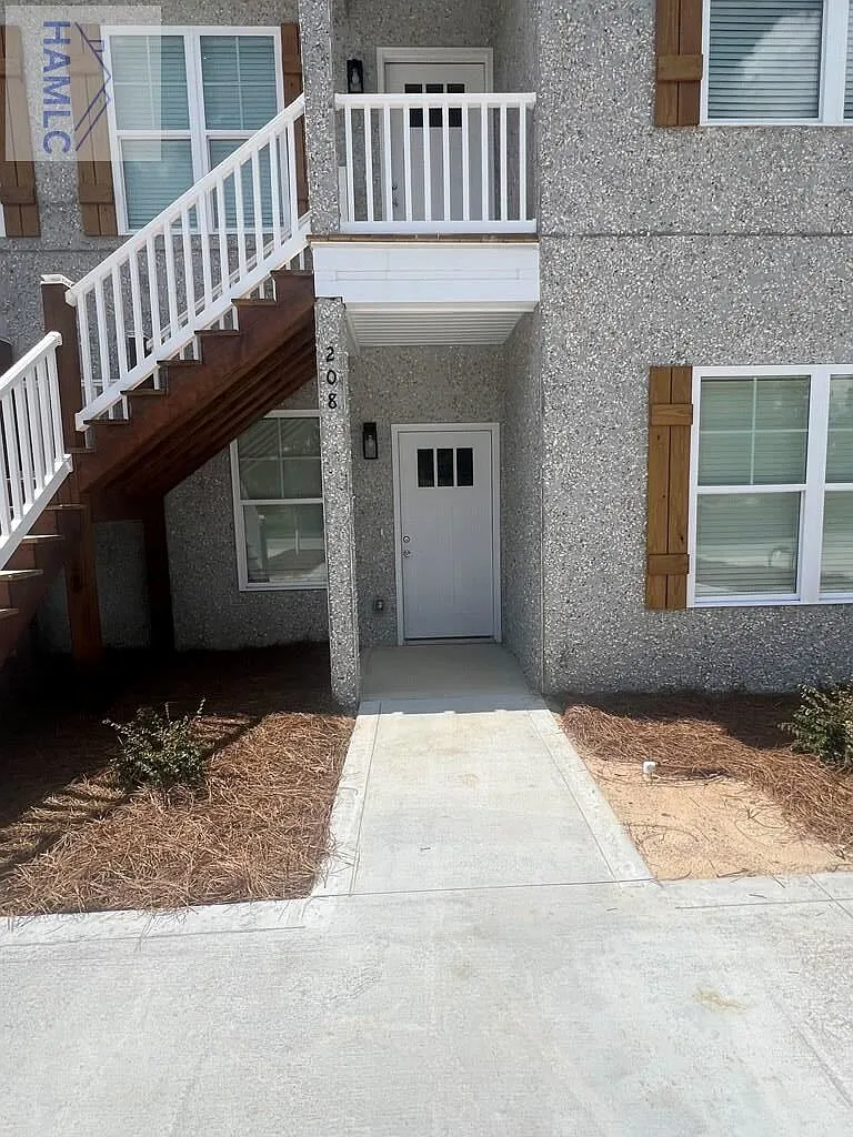 3 bed, 2.0 bath, 1025 sqft, $1,350 — Photo 2