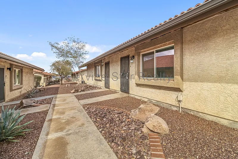 2 bed, 2.0 bath, 864 sqft, $1,450 — Photo 2