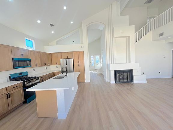 4th image of 376 Blackstone River Ave