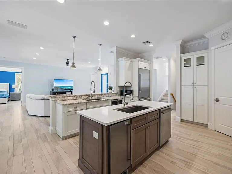 3919 Roberts Point Rd — Photo 14