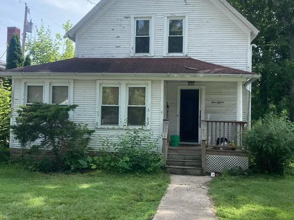 415 S 3rd St, Chesterton, IN 46304