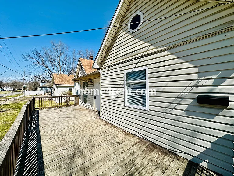 220 N Walnut St — Photo 3