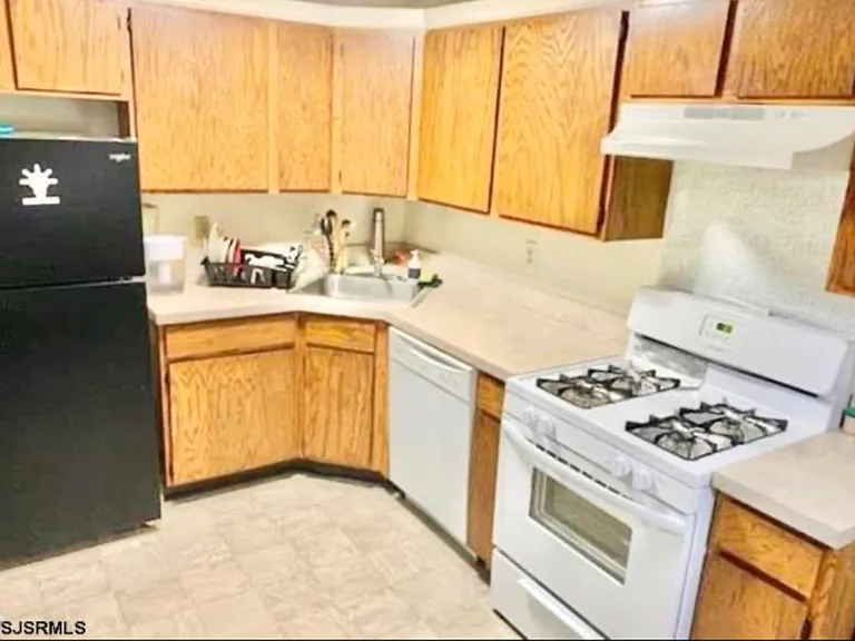 118 Sussex Pl #118 — Photo 4