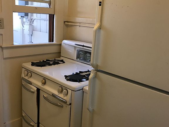5th image of 210 Juniper St APT 8