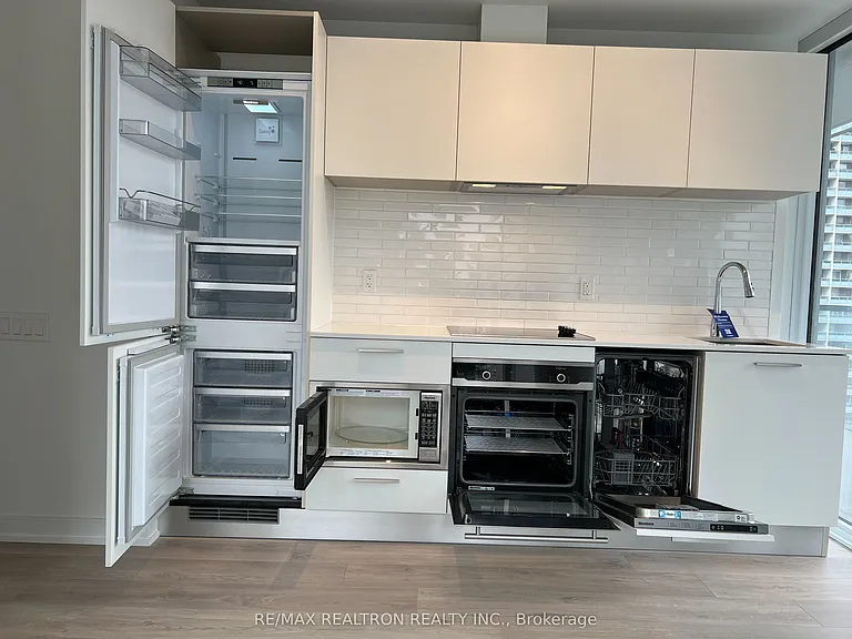 3 Gloucester St #1007 — Photo 15