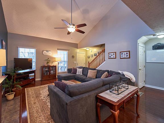 3rd image of 5877 Blaverly Dr
