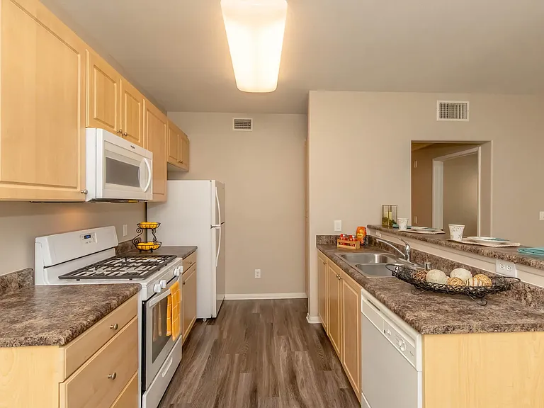 Laurel Vista Apartment Homes — Photo 45
