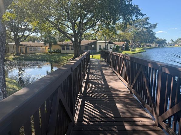 412 Briarwood Cir #2-23