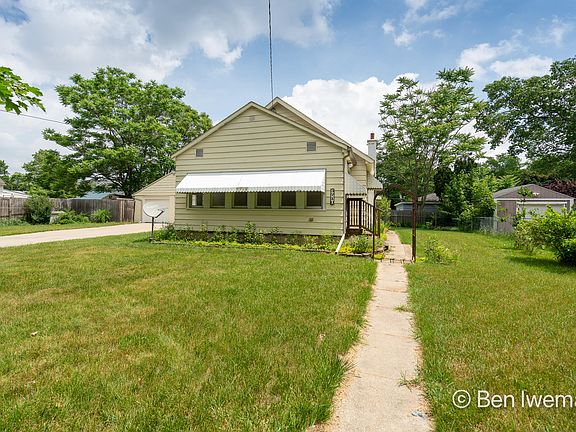 3rd image of 3710 Oriole Ave SW