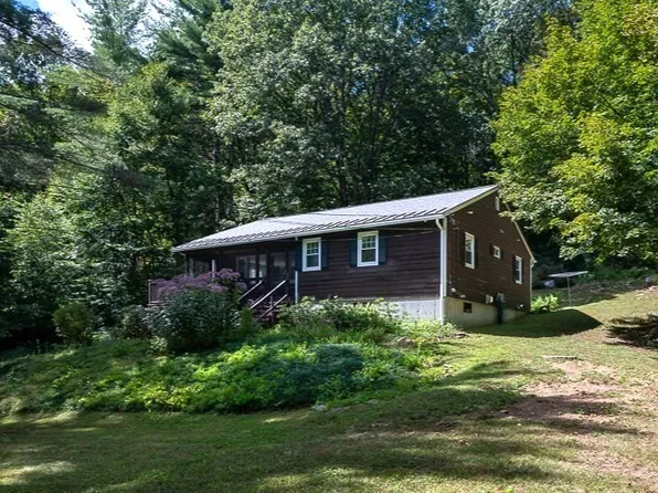 1868 N Brookfield Rd, Oakham, MA 01068