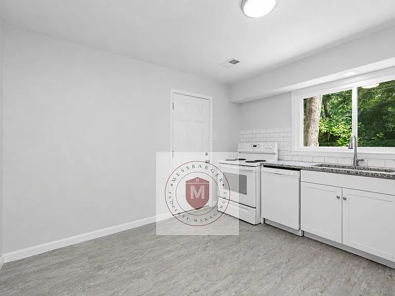 8006 W 85th St — Photo 7