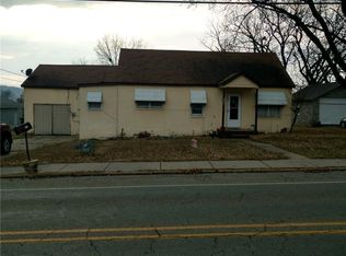 400 N Springfield Ave, Green Forest, AR 72638