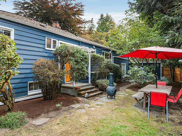 4042 1st Ave NE — Photo 18