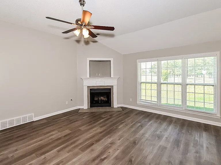 7753 Meadow Ridge Ln — Photo 5