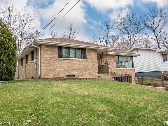 2nd image of 5002 N Edgebrook Dr