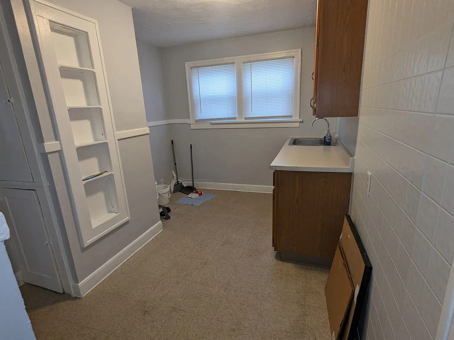 2 bed, 1.0 bath, 700 sqft, $900 — Photo 2