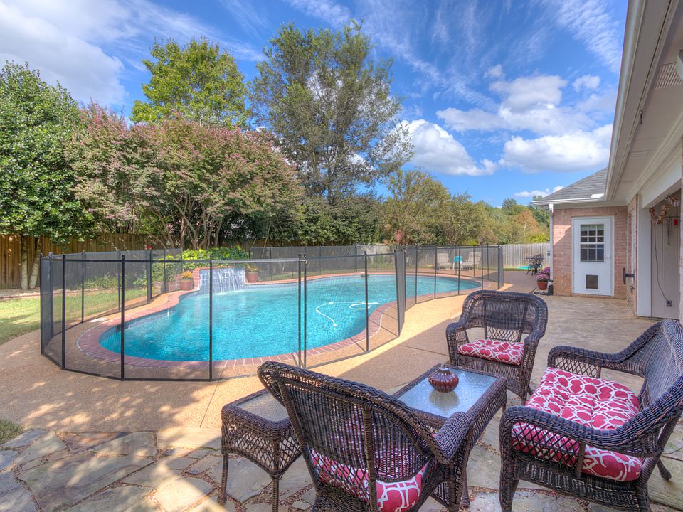 8940 Meaghan Dr -WOW!