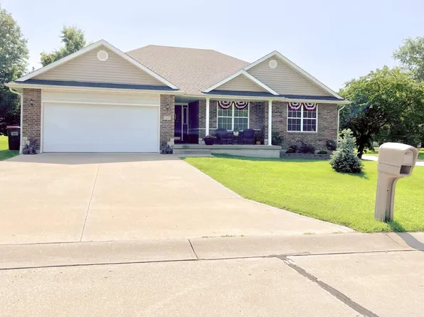 3170 Cannon Dr, Sedalia, MO 65301