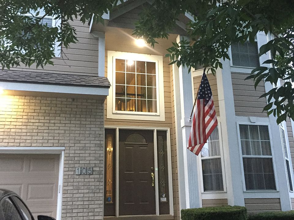 1st image of 105 NE Paseo Pl