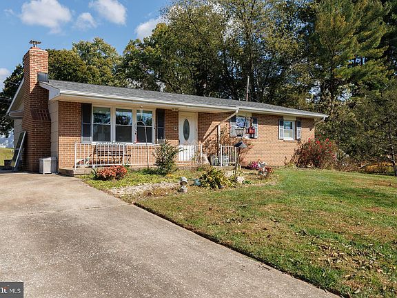 4th image of 618 Lynn Way